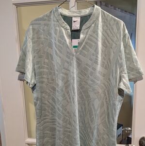 Nike women's Dri Fit Golf Shirt NWT